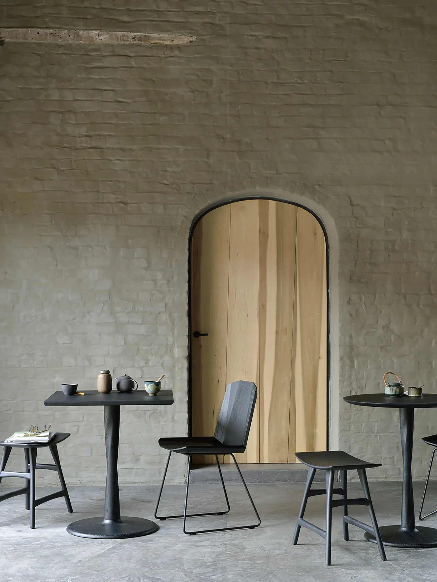 BENSIMON Tables & Consoles<Table carre torsion chene noir 70 cm - ethnicraft #ffffff