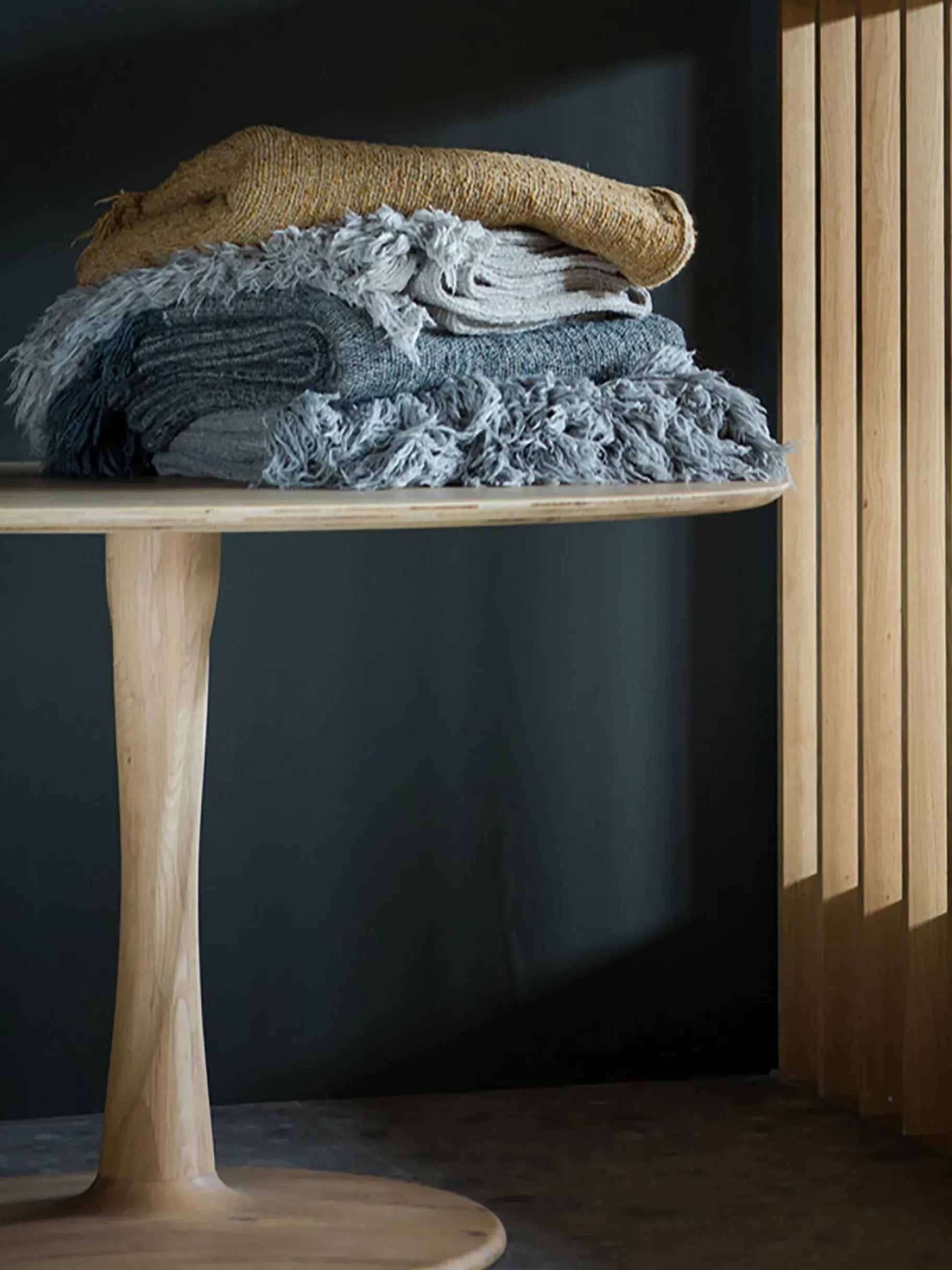 BENSIMON Tables & Consoles<Table ronde torsion chene massif d127 cm - ethnicraft #ffffff